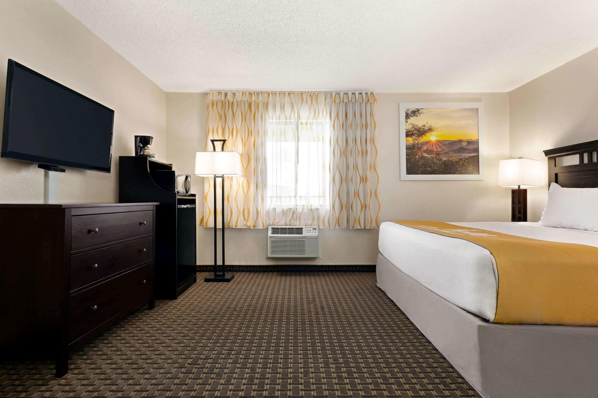 Hotel Days By Wyndham Cortez